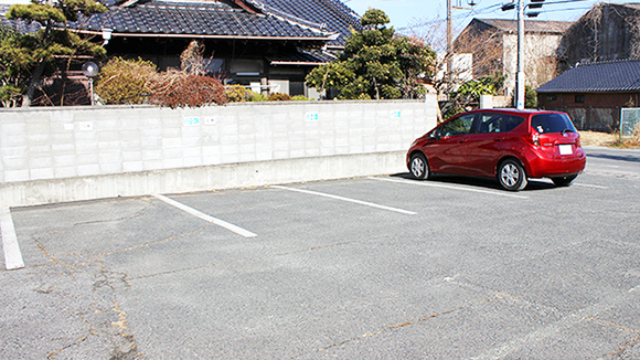 小豆畑薬局駐車場